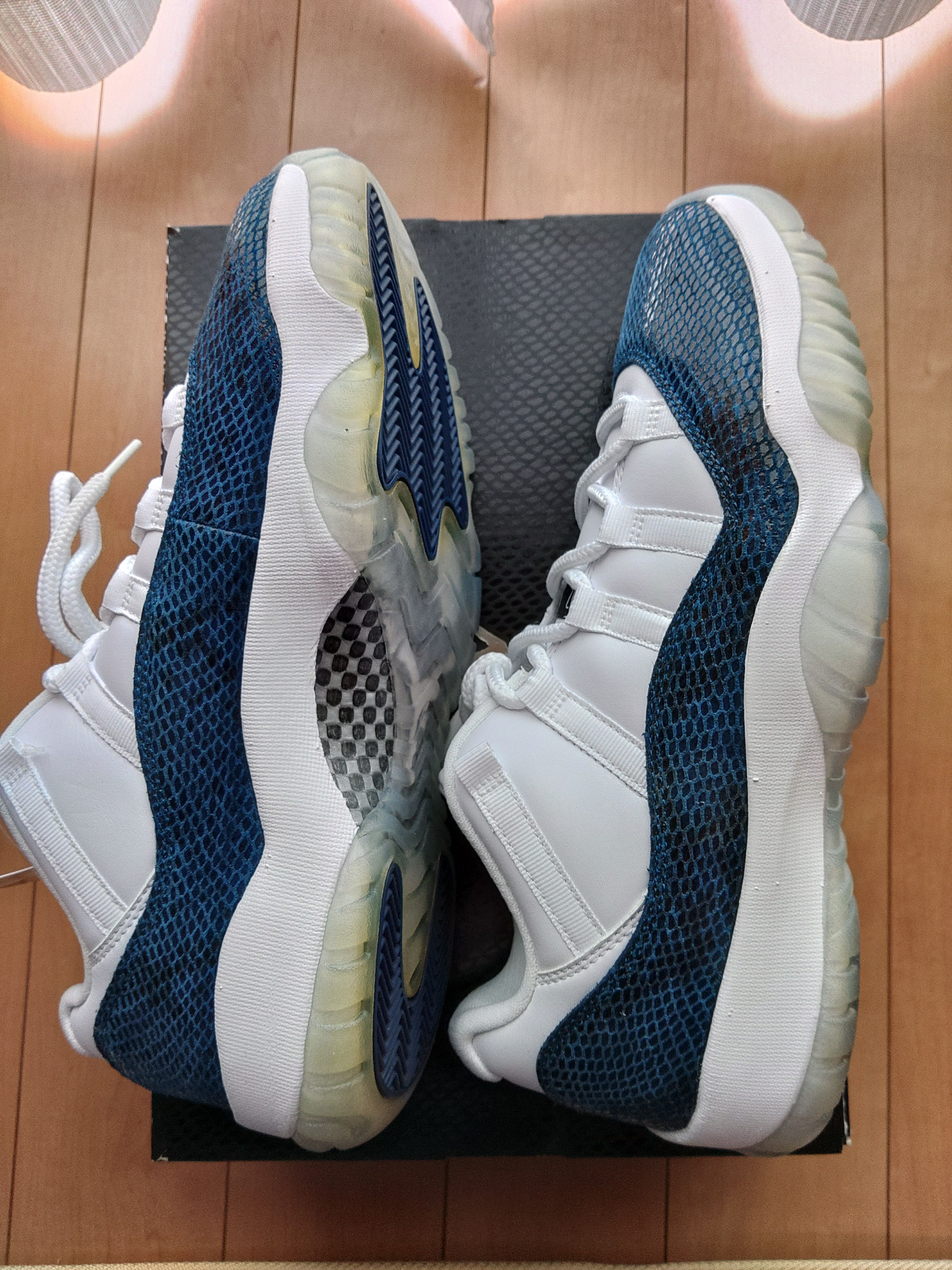 AIR JORDAN 11 LOW "SNAKESKIN"