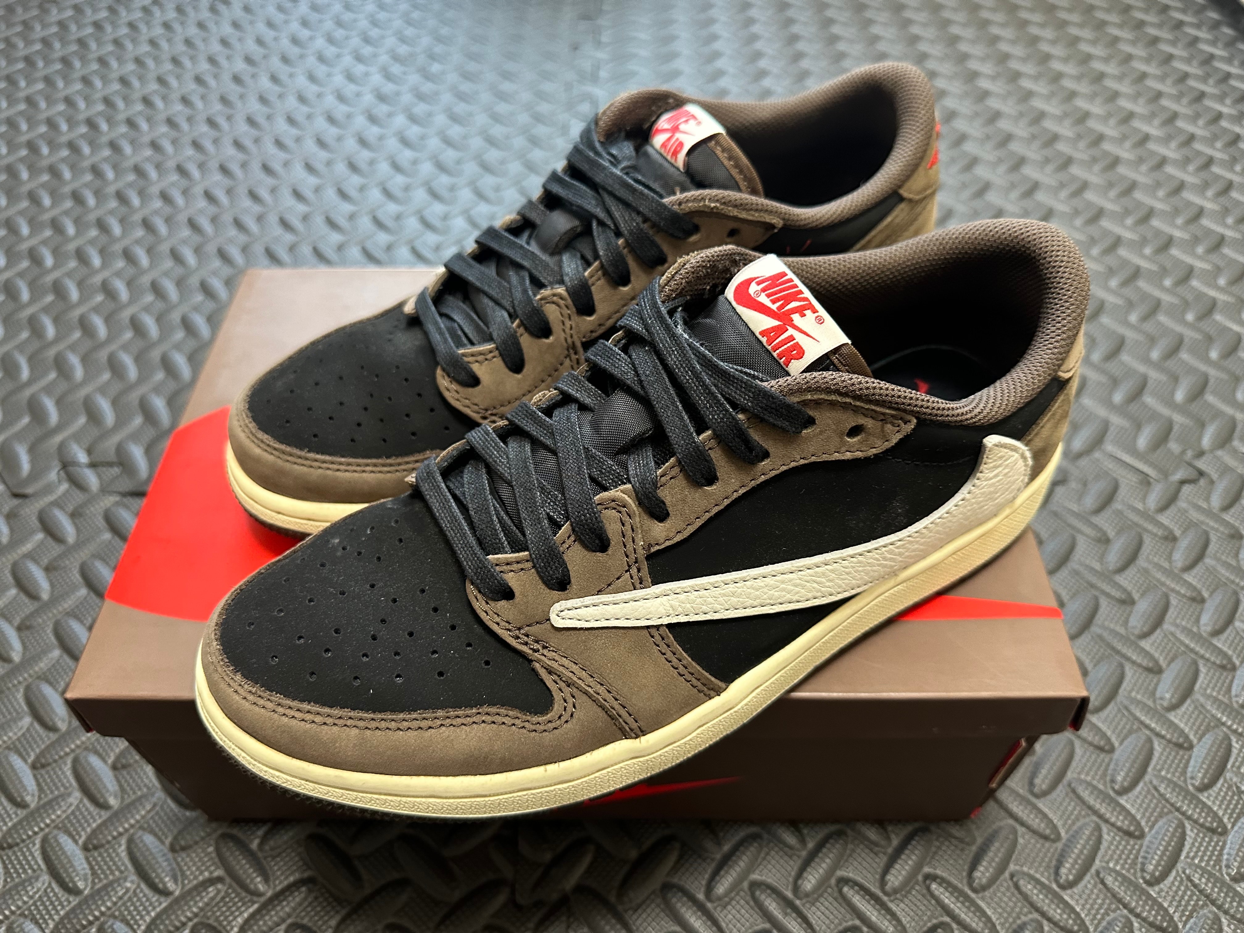 Travis Scott × Nike Air Jordan 1 Low OG SP-T "Black/Dark Mocha"