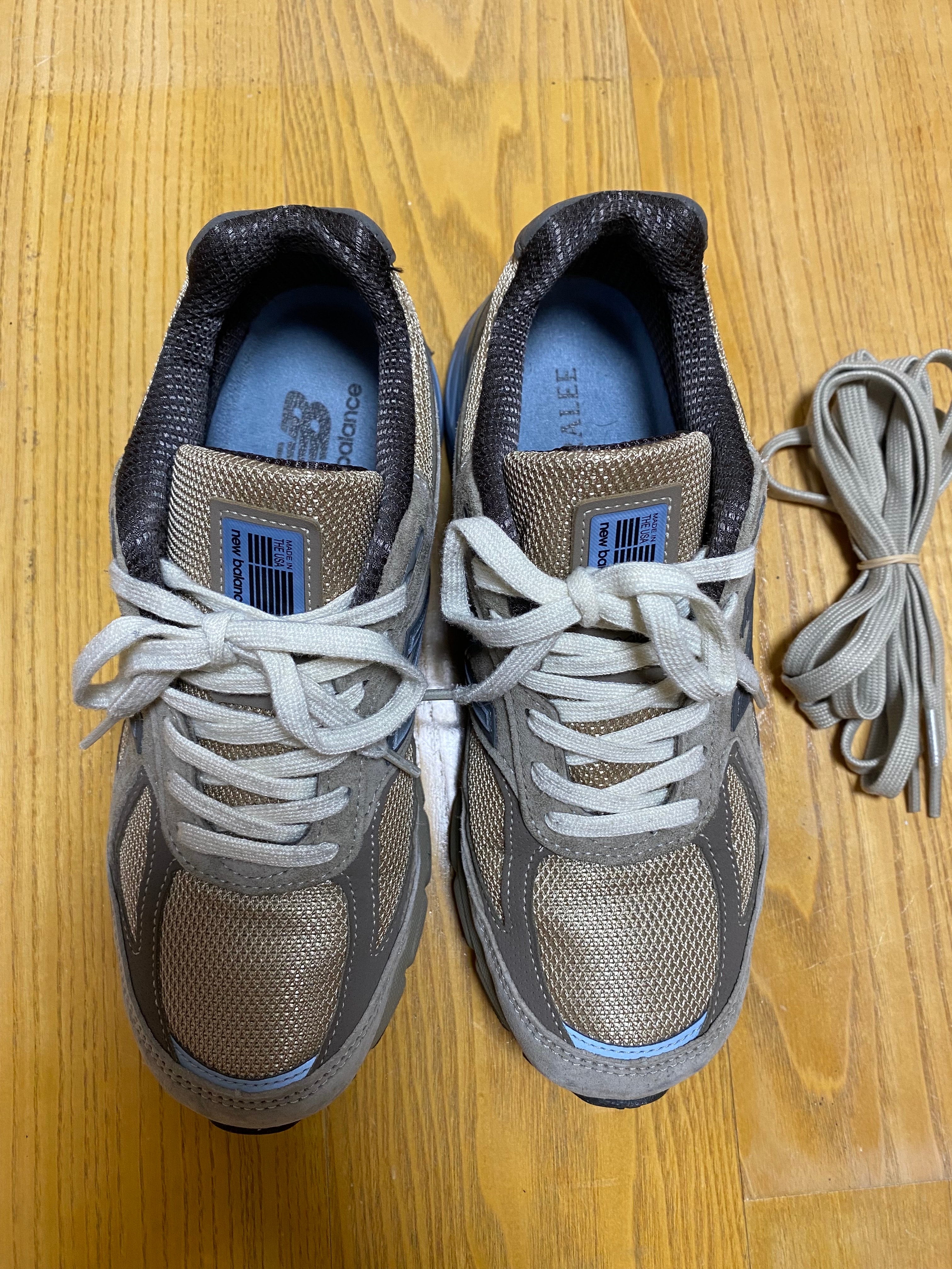 AURALEE × New Balance 990V4 "Taupe"