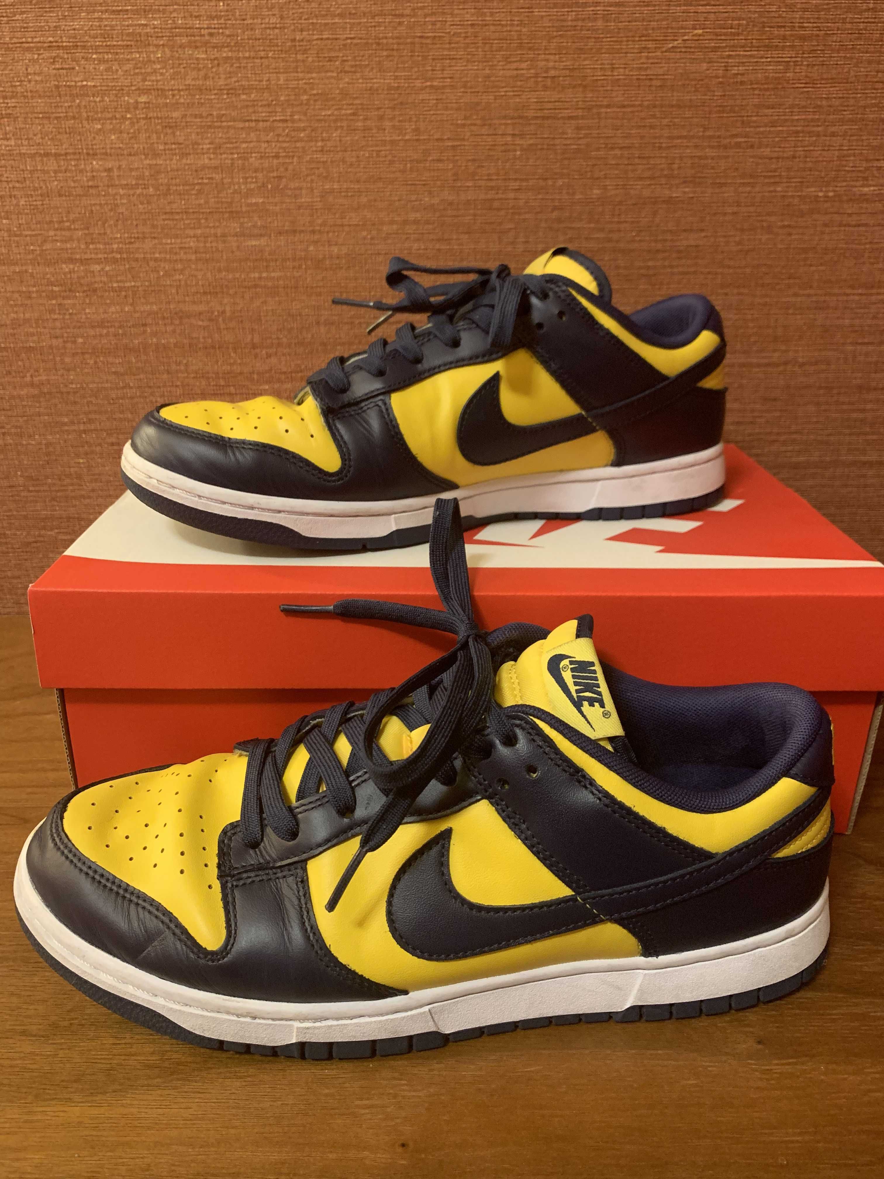 Nike Dunk Low "Michigan"