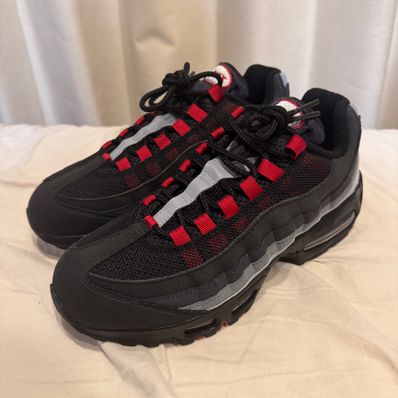 Liverpool FC × Nike Air Max 95 "Black/Gym Red/Smoke Grey"