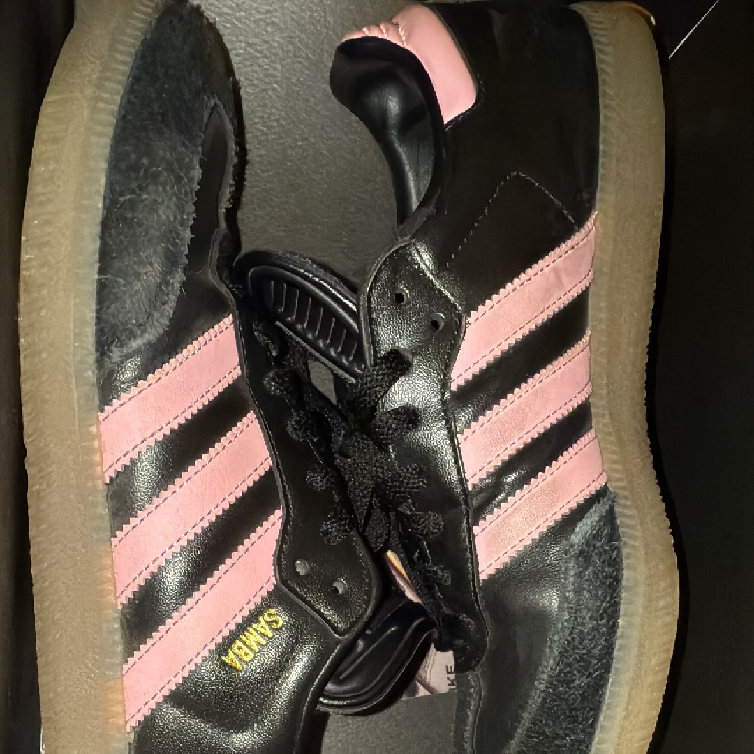 インテル・マイアミCF × アディダスオリジナルス サンバ "コアブラック/ライトピンク/ガム"