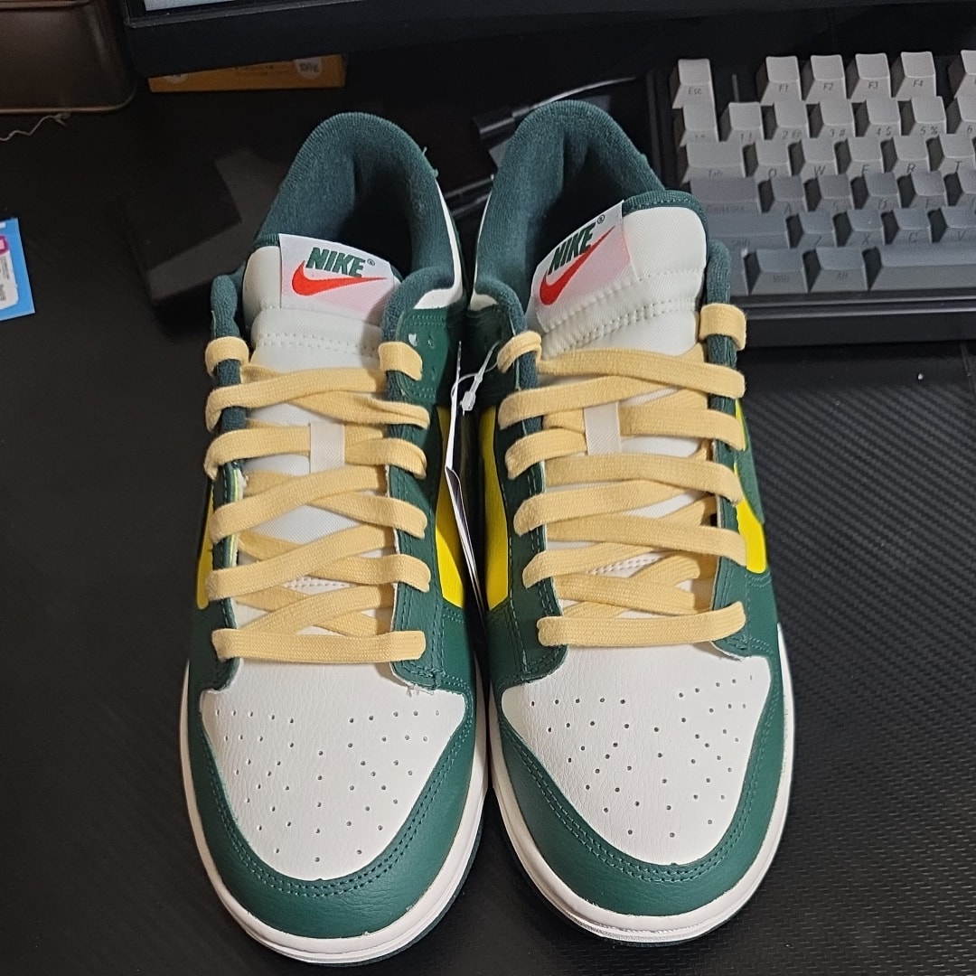 Nike Women's Dunk Low SE "Noble Green"