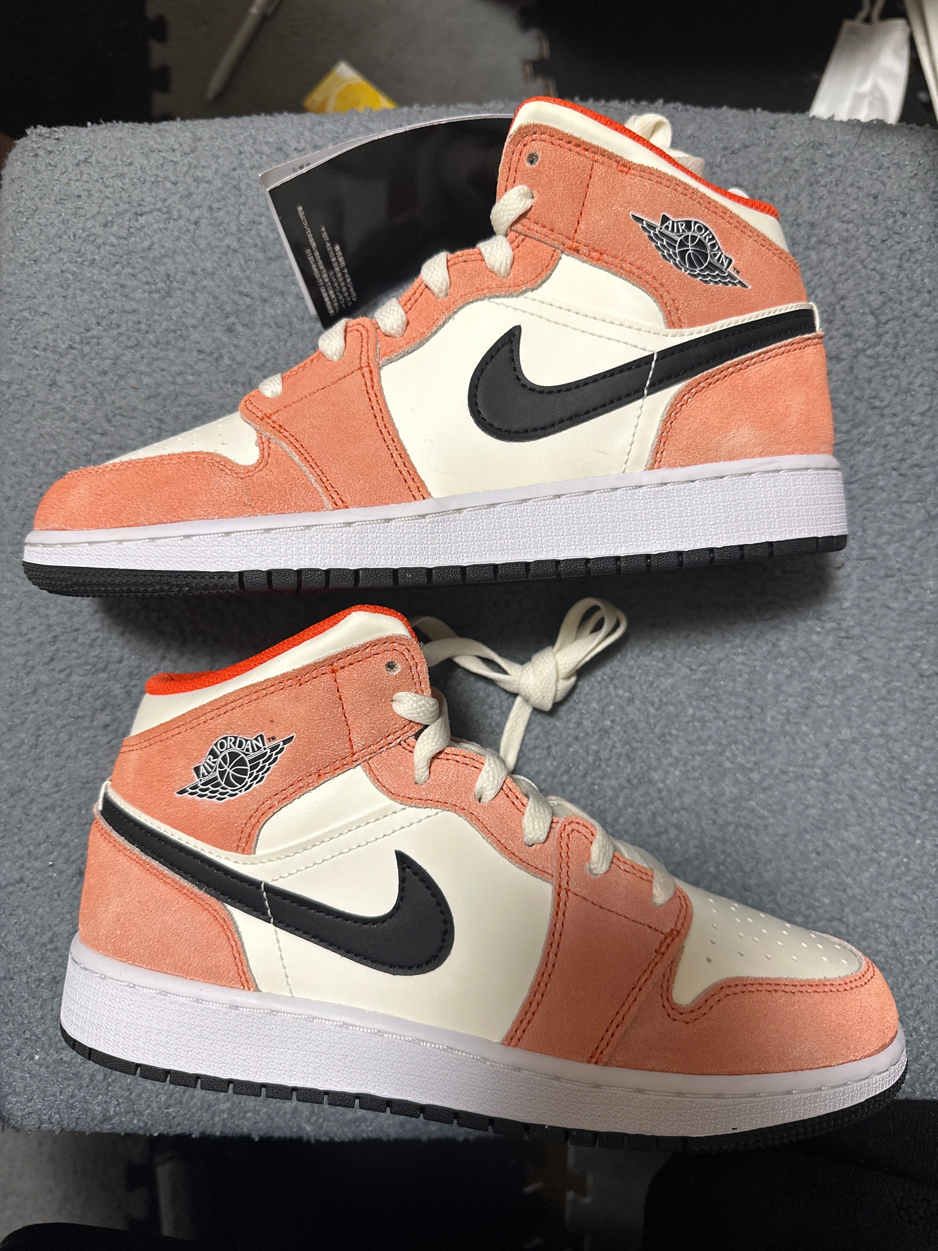 Nike GS Air Jordan 1 Mid "Orange Suede"