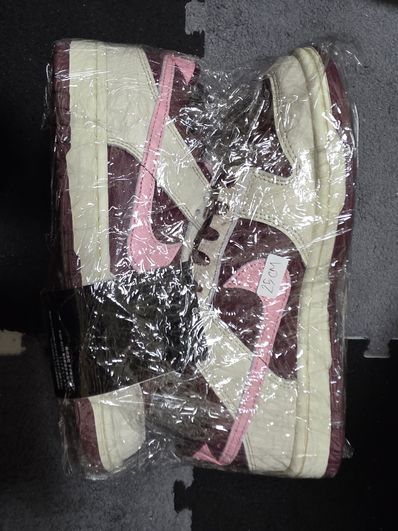 Nike Dunk Low "Valentine’s Day" (2023)