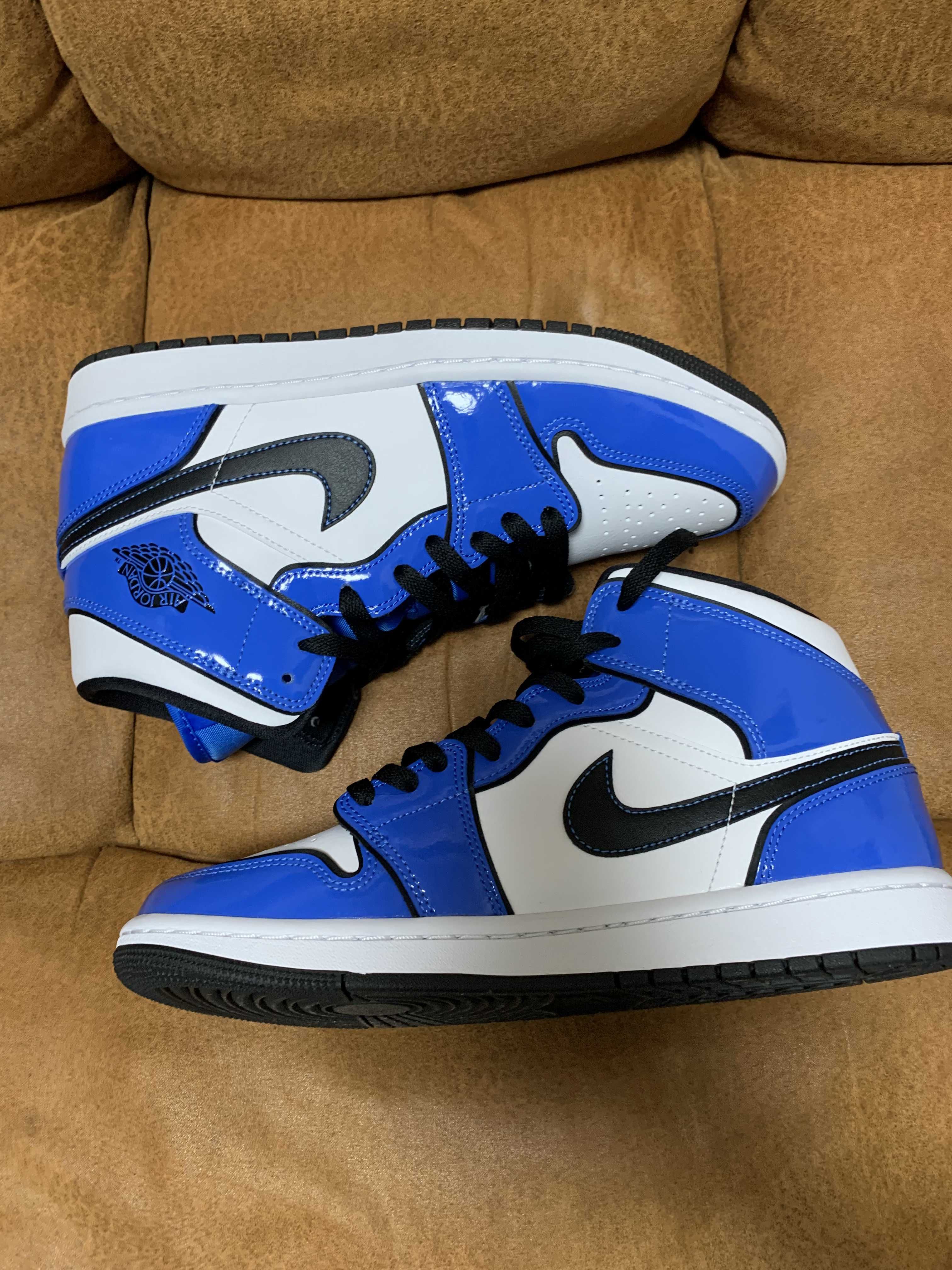 Nike Air Jordan 1 Mid SE "Signal Blue"