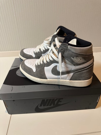Nike Air Jordan 1 Retro High OG "Black and Smoke Grey"