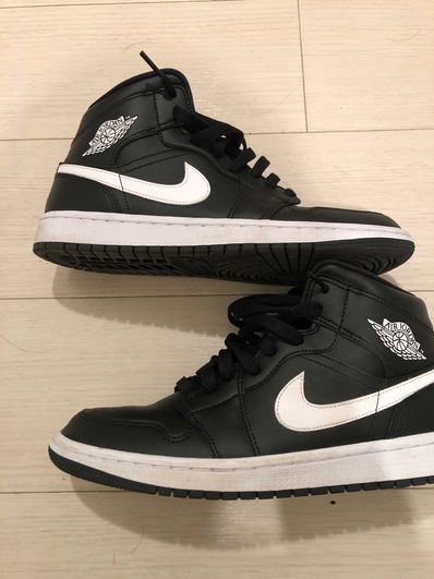 NIKE Women's AIR JORDAN 1 MID "BLACK/WHITE"