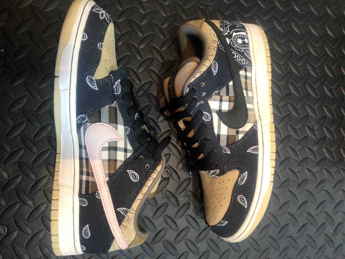 Travis Scott × Nike SB Dunk Low "Black/Parachute Beige"