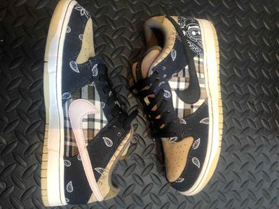 Travis Scott × Nike SB Dunk Low "Black/Parachute Beige"