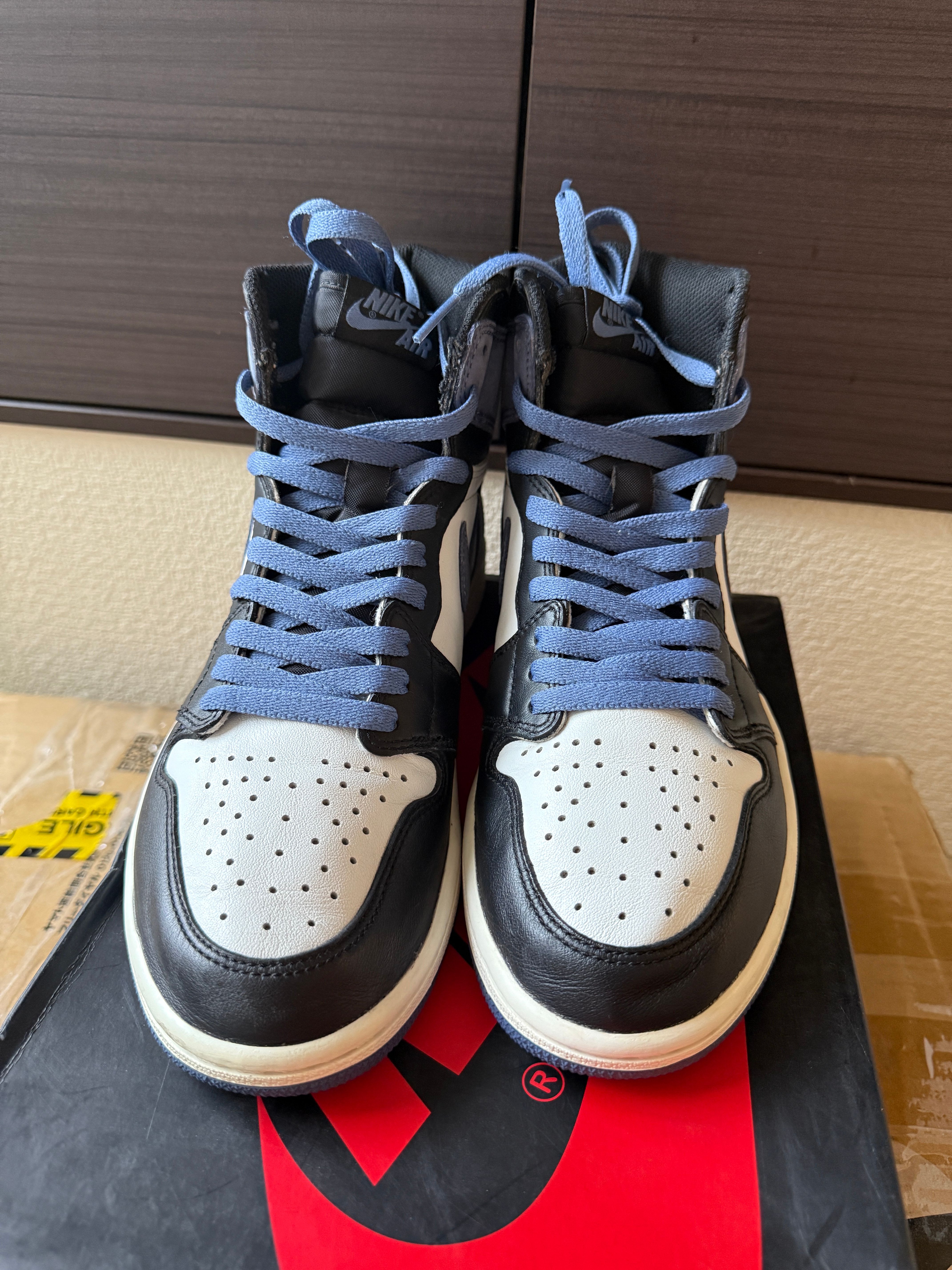 Nike Air Jordan 1 Retro High "Blue Moon"