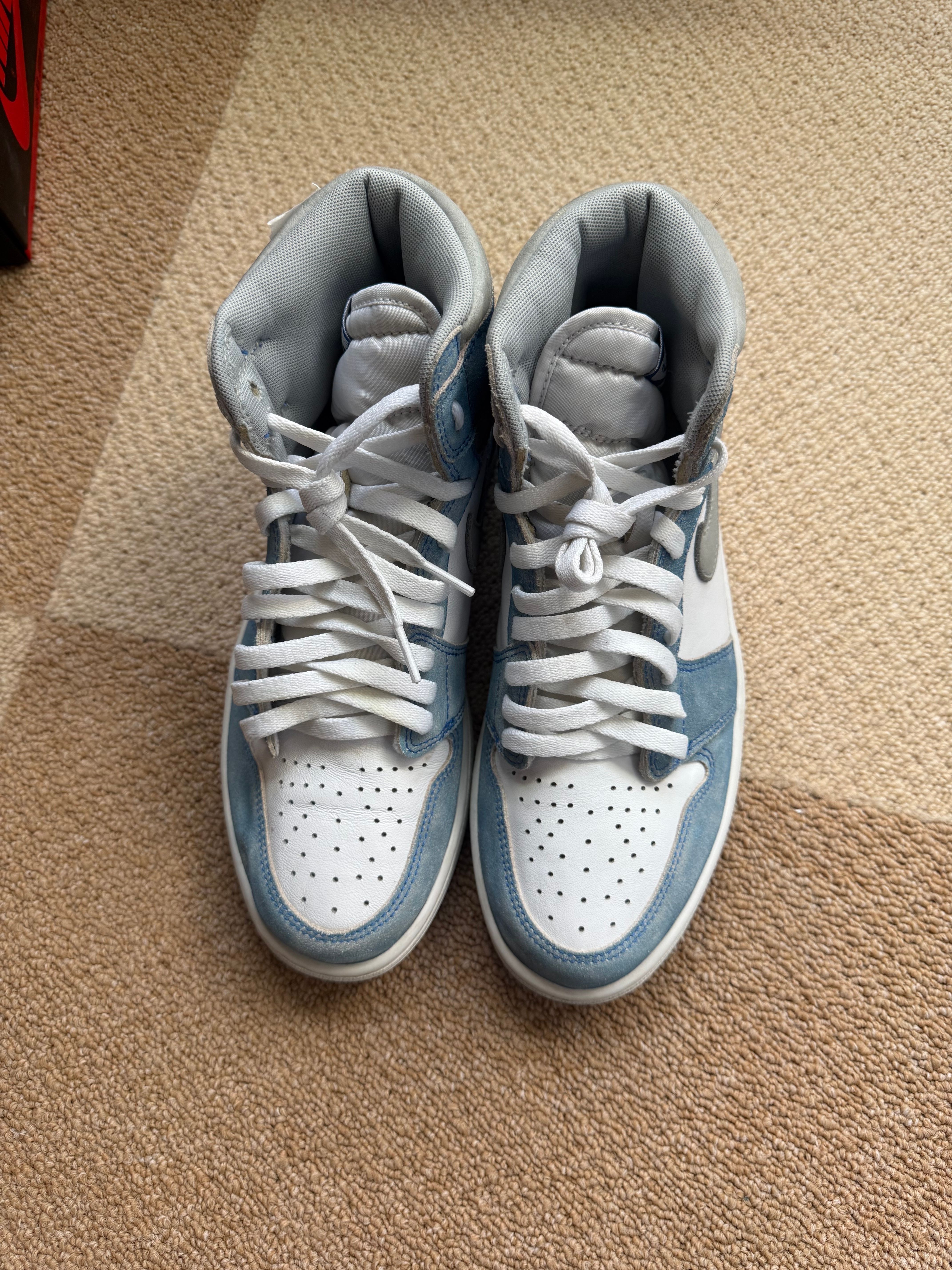 Nike Air Jordan 1 High OG "Hyper Royal"