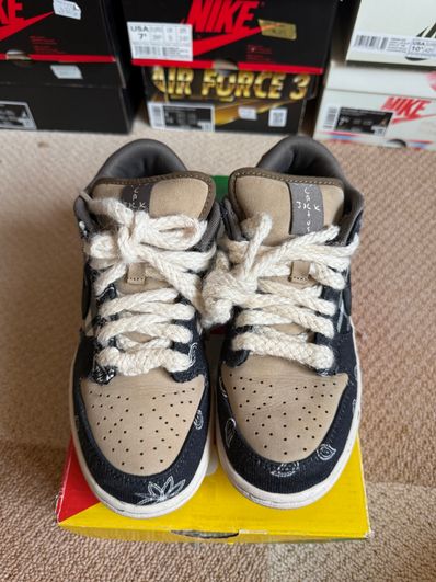Travis Scott × Nike SB Dunk Low "Black/Parachute Beige"