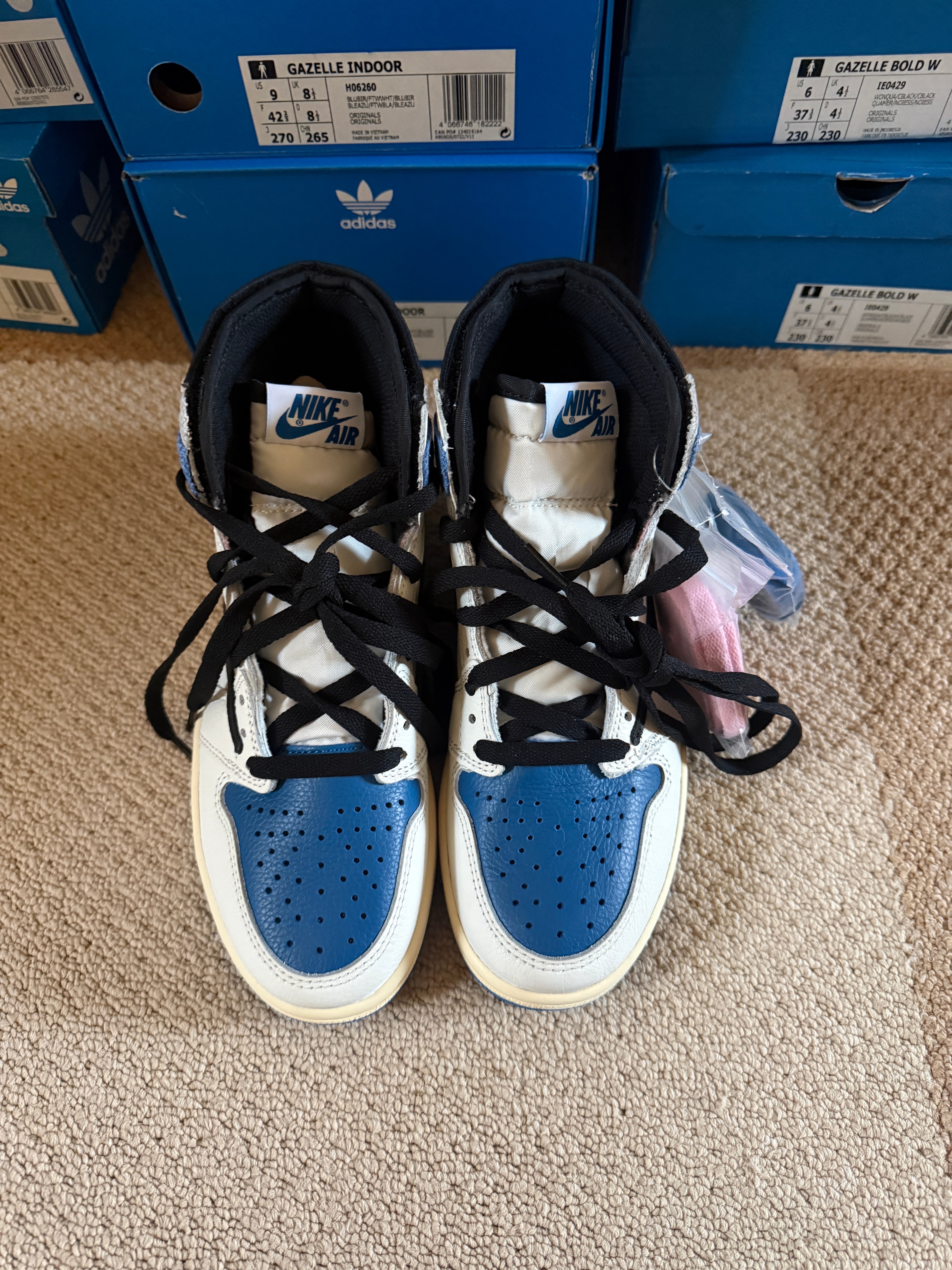 トラヴィススコット × フラグメント × ナイキ エアジョーダン1 レトロ ハイ OG SP "ミリタリー ブルー"