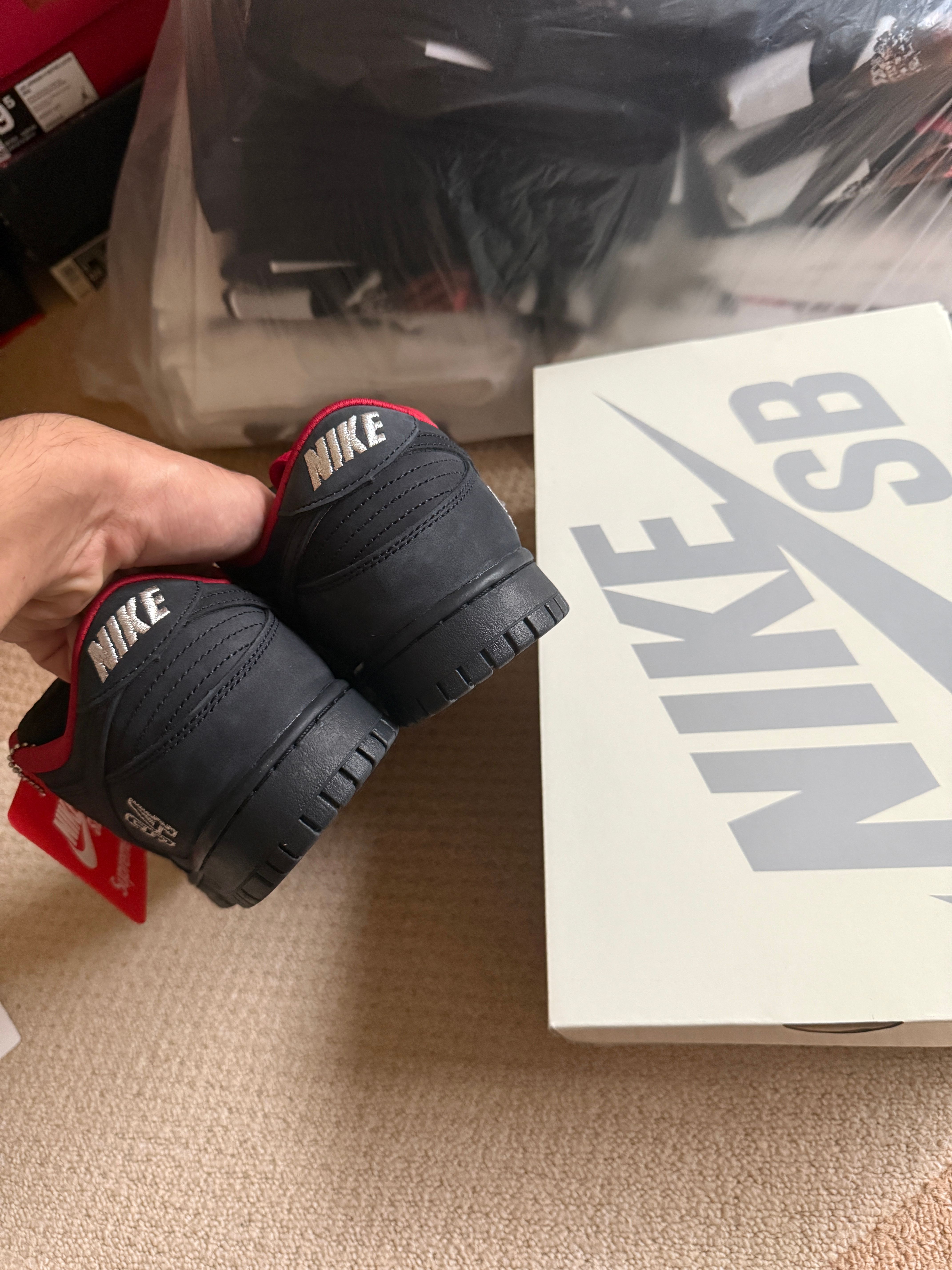 シュプリーム × ナイキ SB ダンク ロー "ブラック" (25FW Week2)