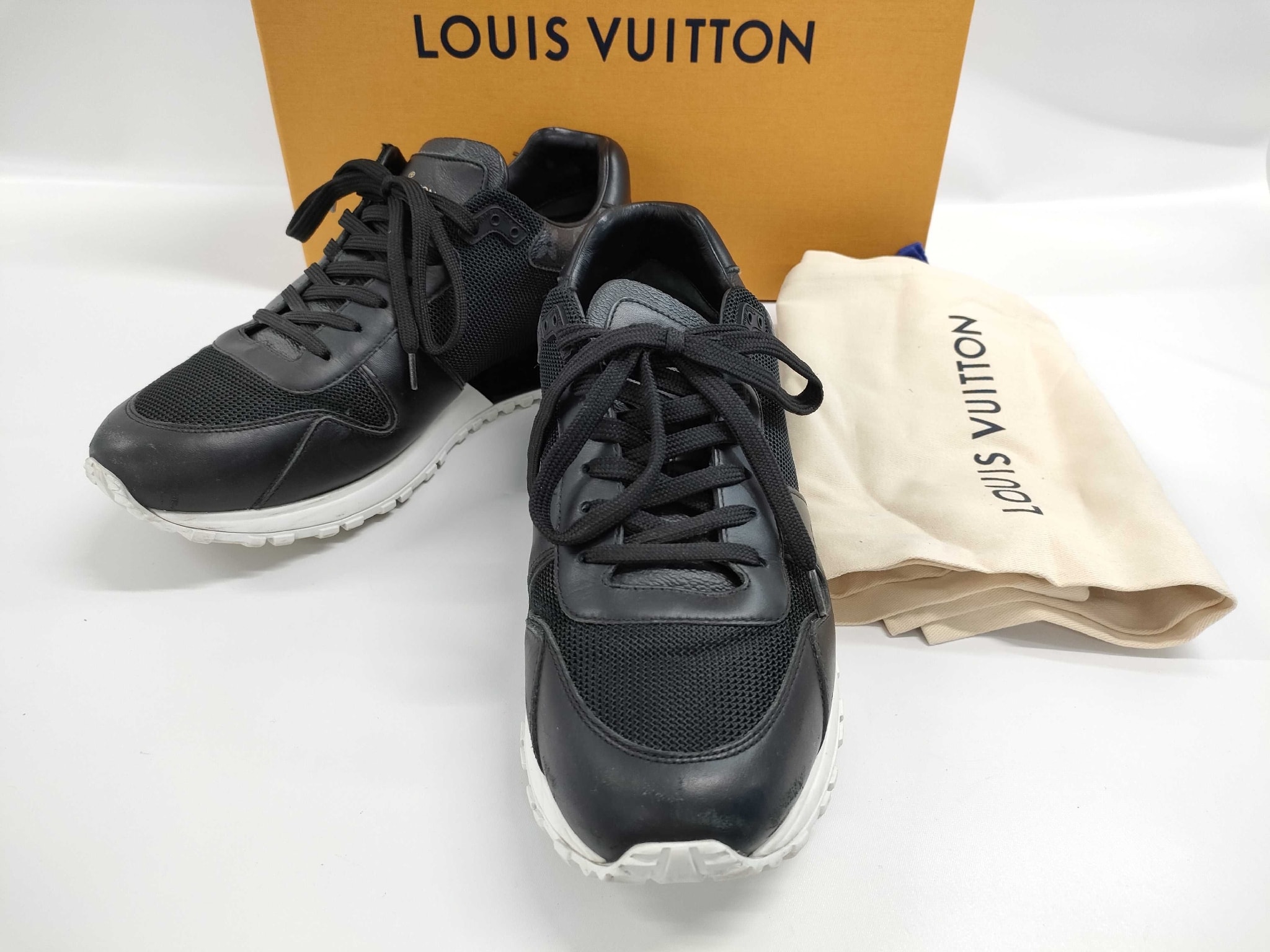 Louis Vuitton Run Away Sneaker "Noir/Blanc"