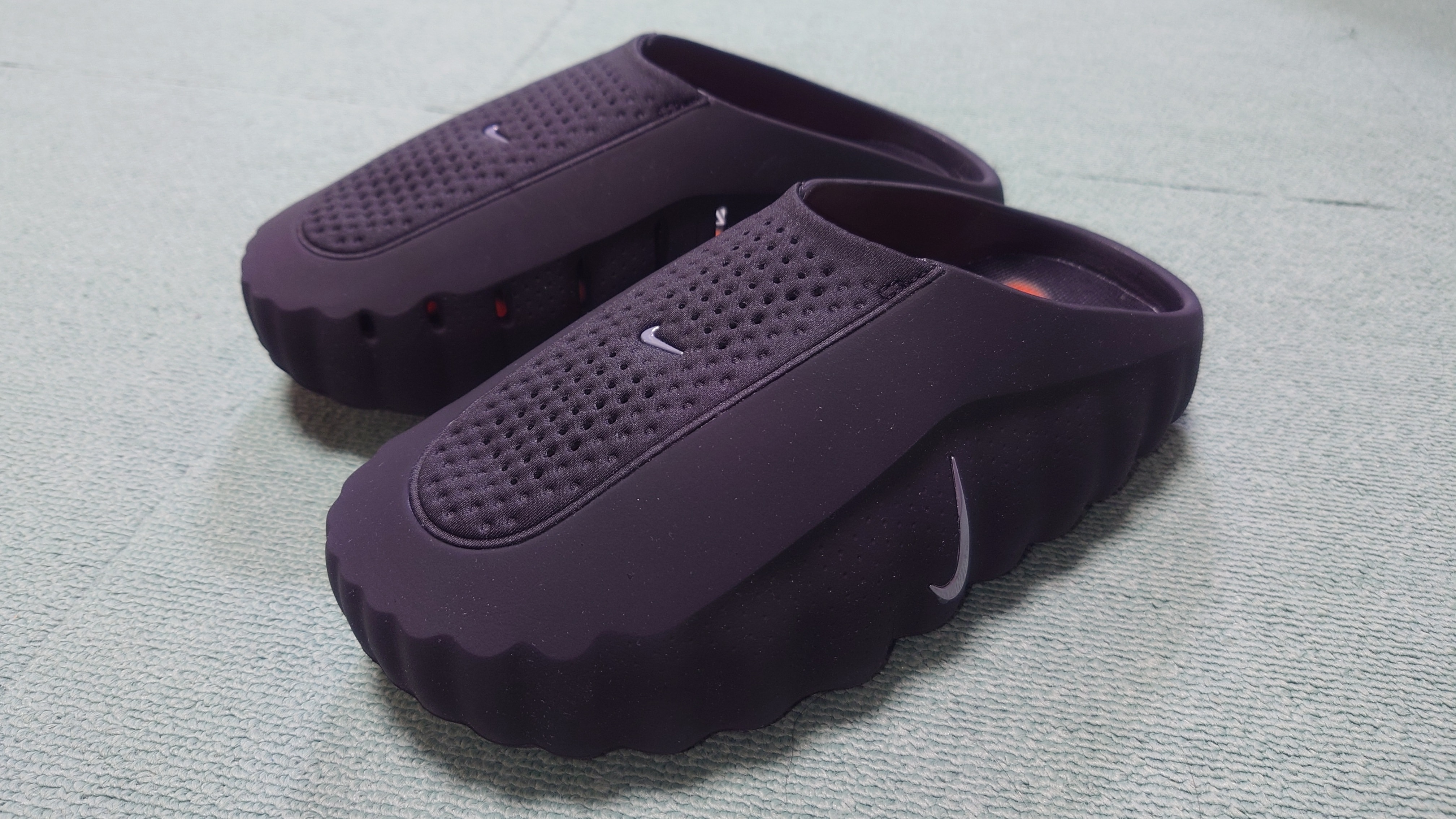 Nike Mind 001 Mules "Black/Hyper Crimson"