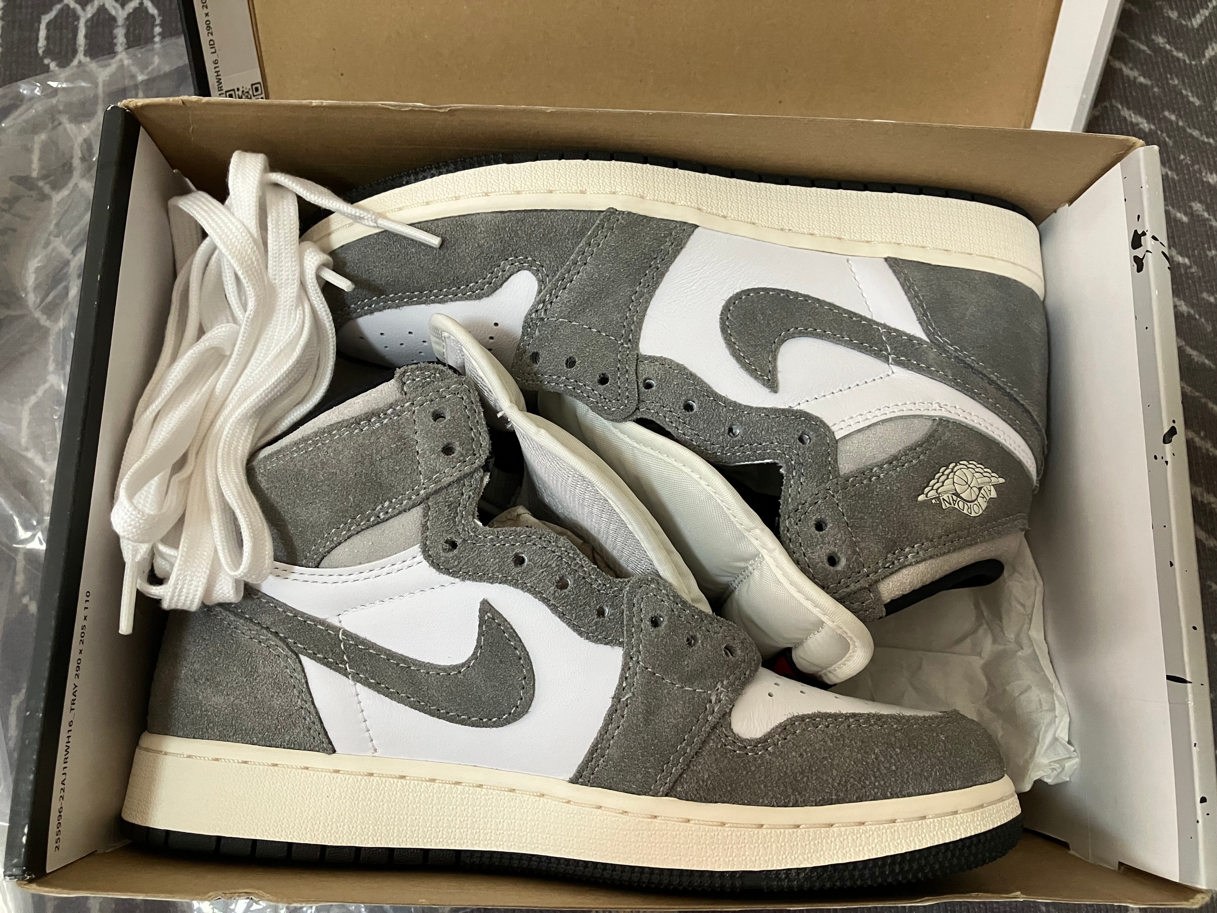 Nike GS Air Jordan 1 Retro High OG "Black and Smoke Grey"