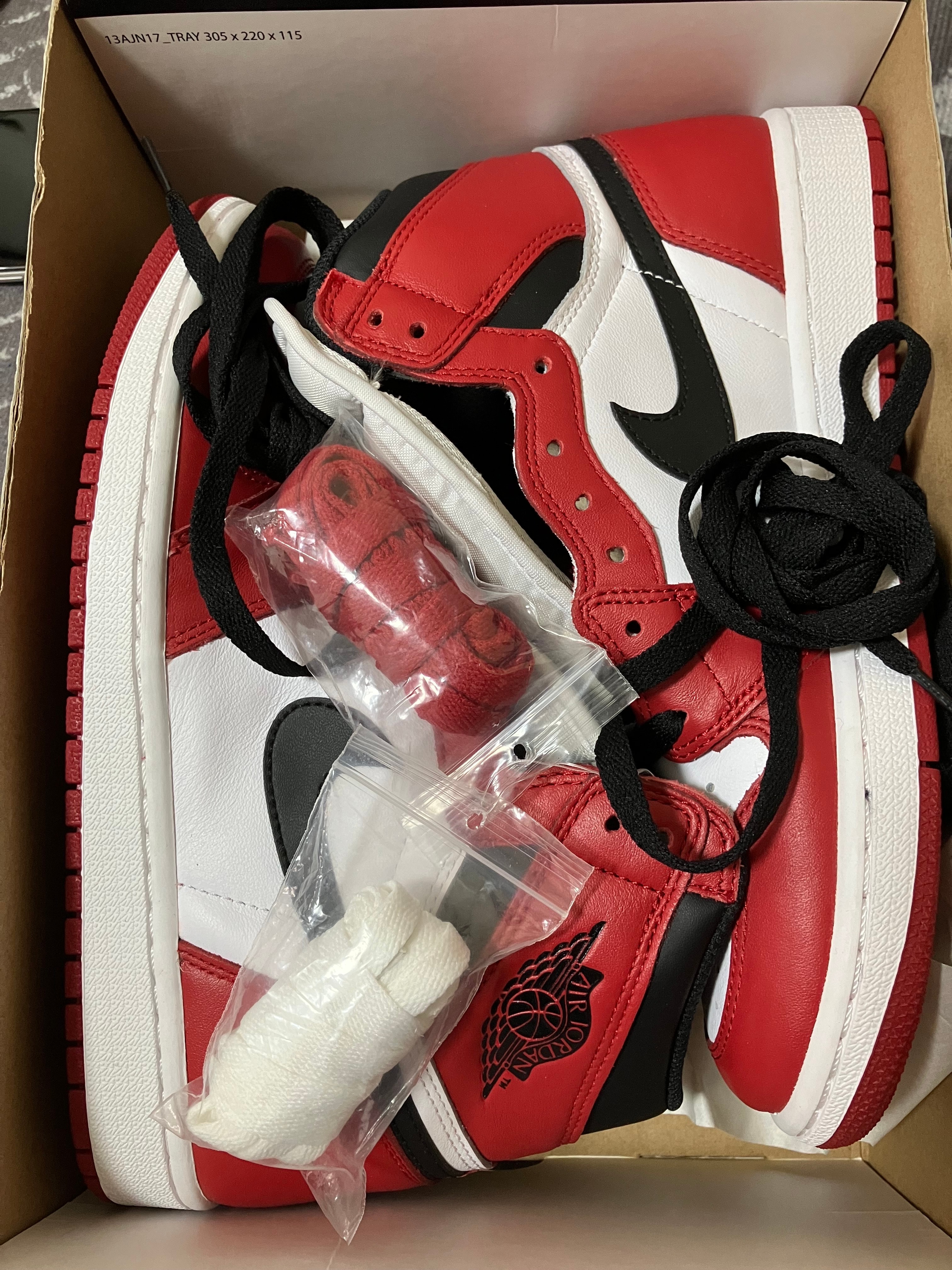 Nike Air Jordan 1 Retro High "Chicago" (2015)