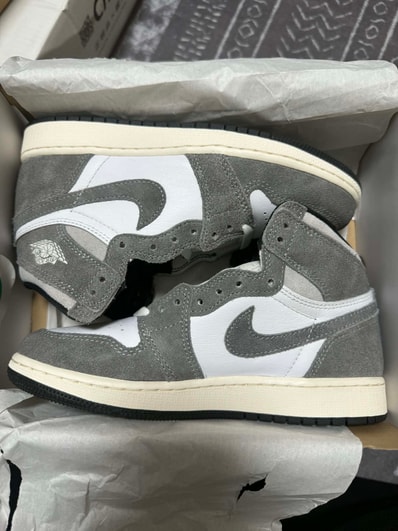 Nike GS Air Jordan 1 Retro High OG "Black and Smoke Grey"