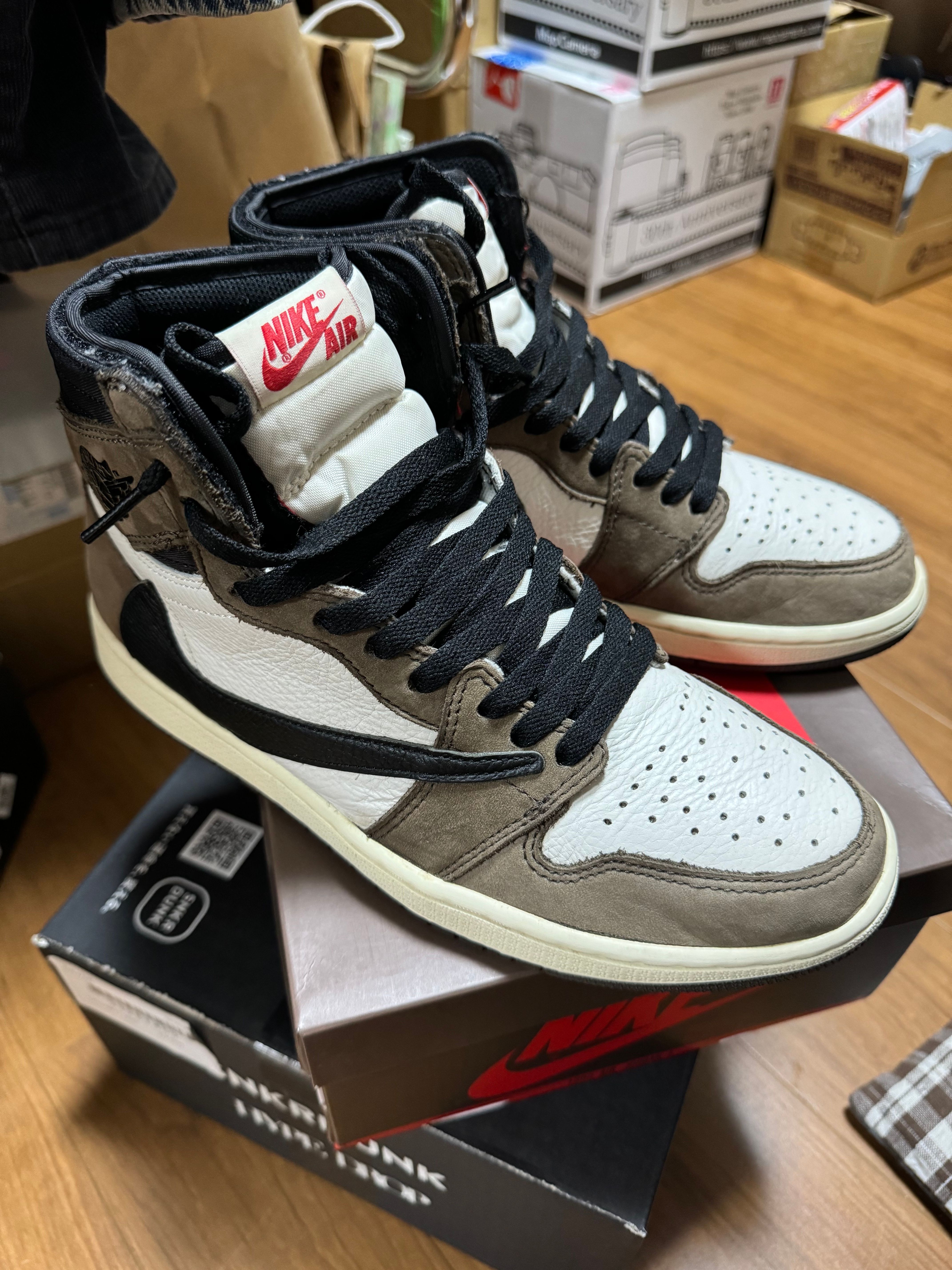 Travis Scott × Nike Air Jordan 1 Retro High OG TS SP "Sail/Dark Mocha"