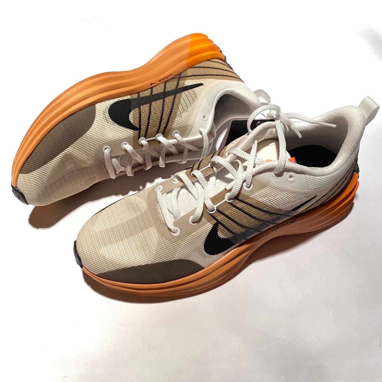 ナイキ ルナ ローム "サミットホワイト/ココナッツミルク/カーキ/ブラック"