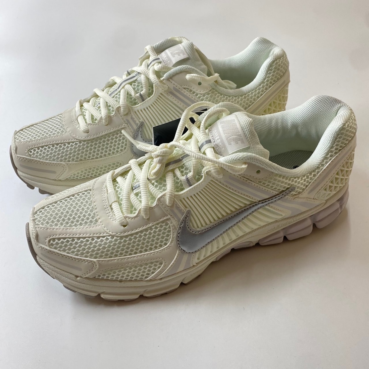 Nike Vomero 5 "Sail/Vast Grey/College Grey/Metallic Silver"