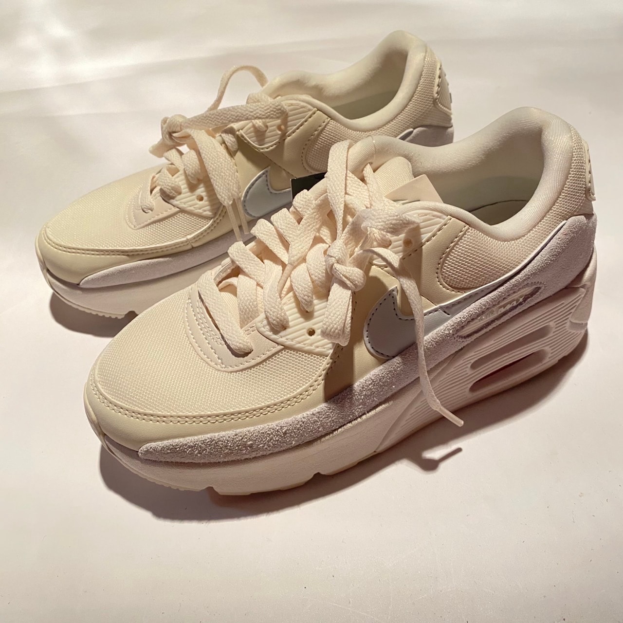 Nike Women's Air Max 90 LV8 SE "Pale Ivory/Sail/Photon Dust/Barely Gray"