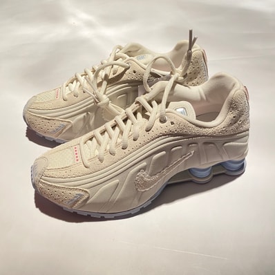 Nike Women's Shox R4 SE "Pale Ivory/Light Orewood Brown/Celestine Blue/Sail"