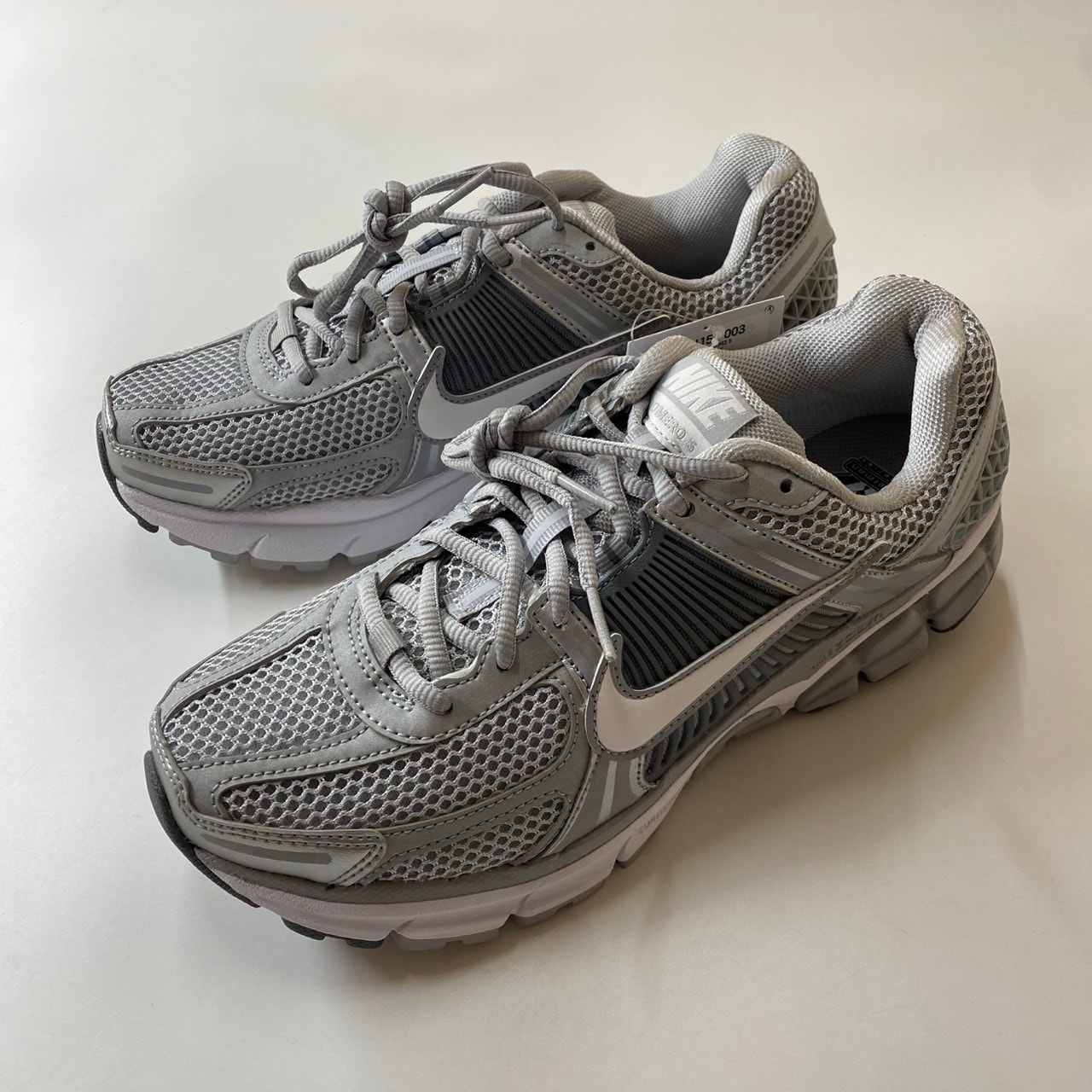 ナイキ ズーム ボメロ5 "クールグレー"