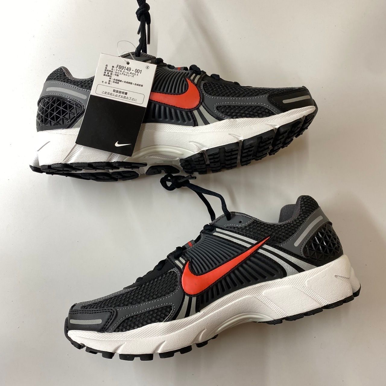 Nike Zoom Vomero 5 "Black and Picante Red"