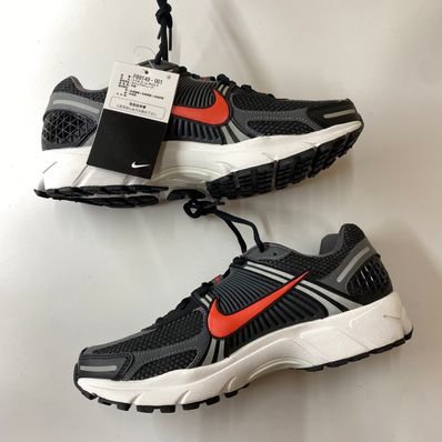 Nike Zoom Vomero 5 "Black and Picante Red"