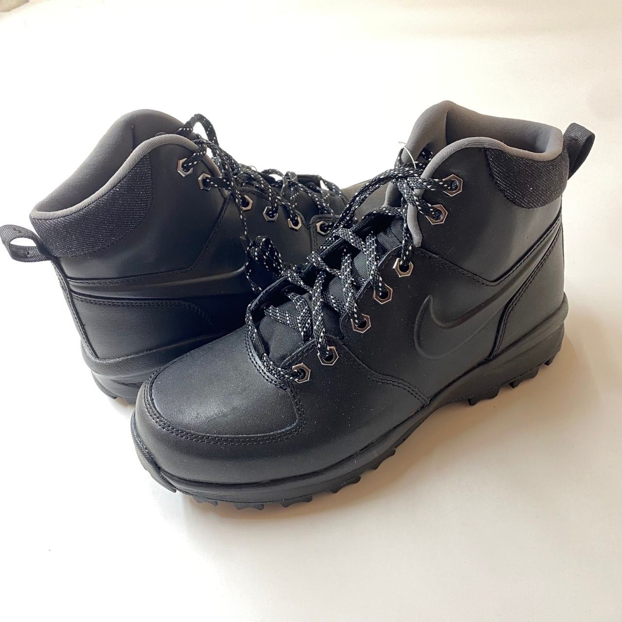 ナイキ マノア レザー SE "ブラック/ガンスモーク"