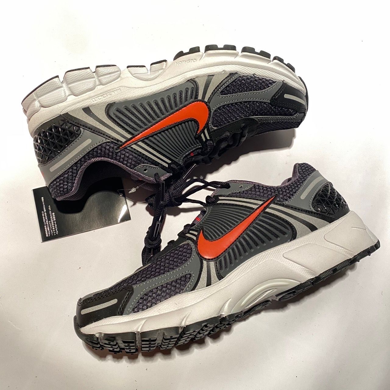 Nike Zoom Vomero 5 "Black and Picante Red"