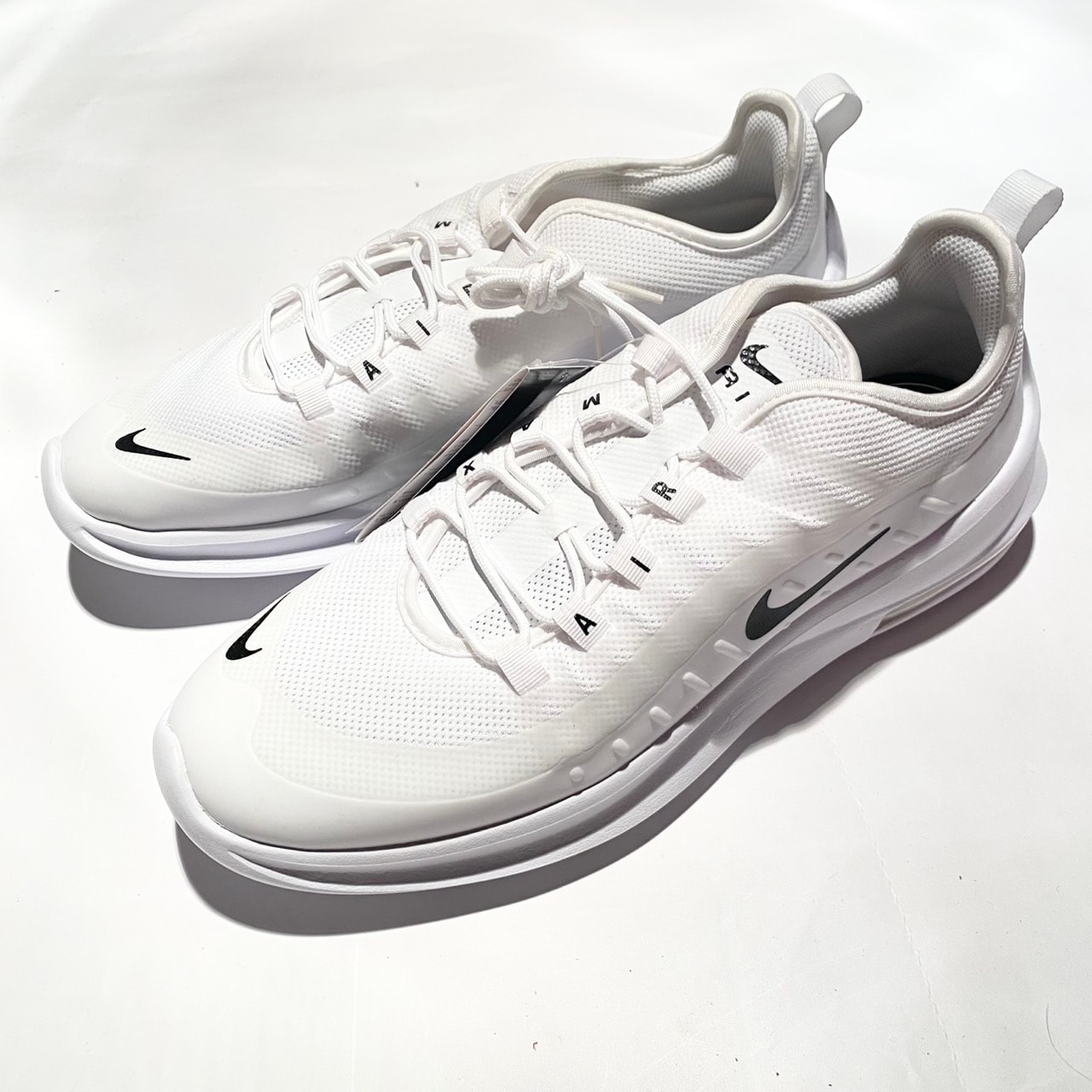 Nike Air Max Axis "White/Black"