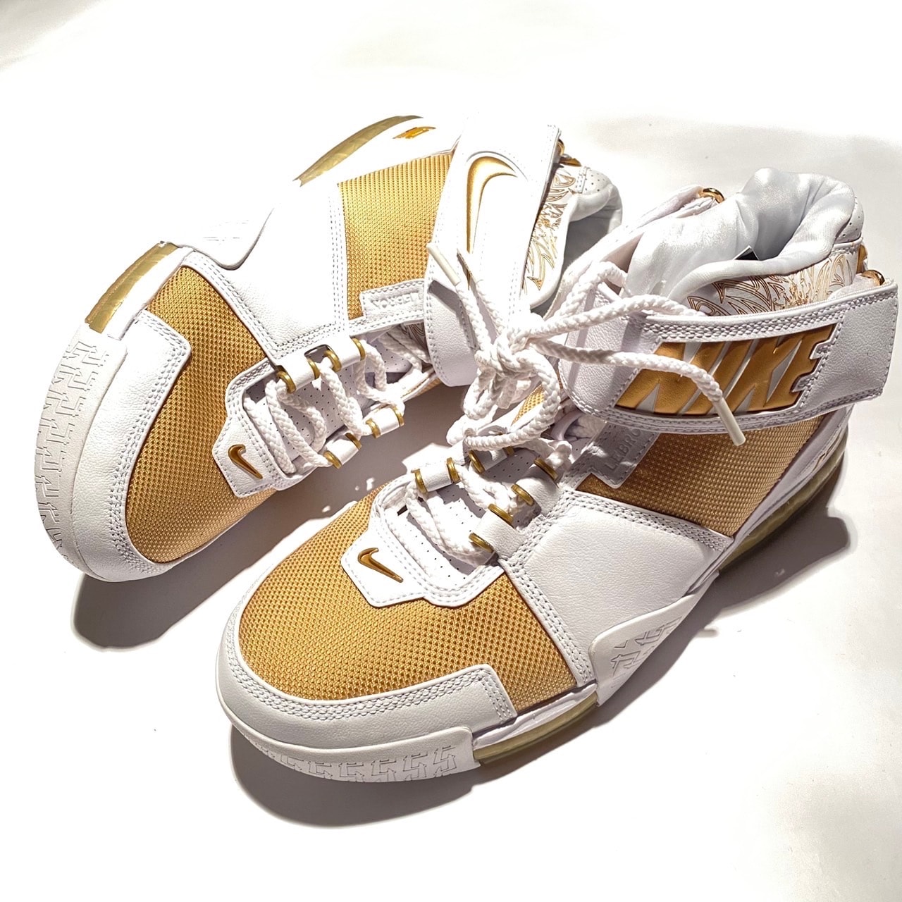 Nike Zoom LeBron 2 "Metallic Gold/White"