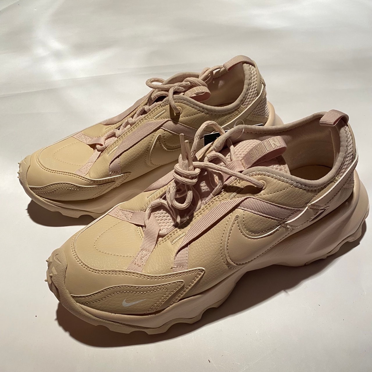 Nike Women's TC 7900 "Sanddrift/Sail"