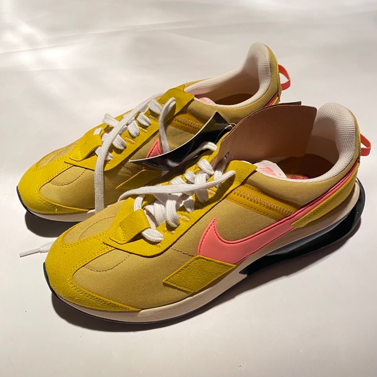 ナイキ ウィメンズ エアマックス プリデイ LX "ダーク シトロン"