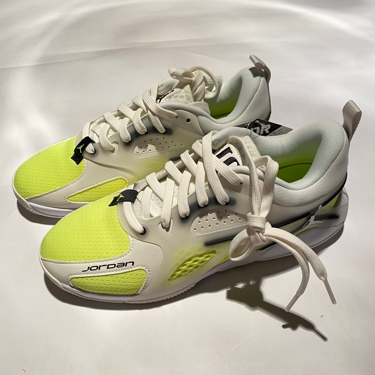 ナイキ ジョーダン エアー シリーズ "ホワイト/ブラックボルト"