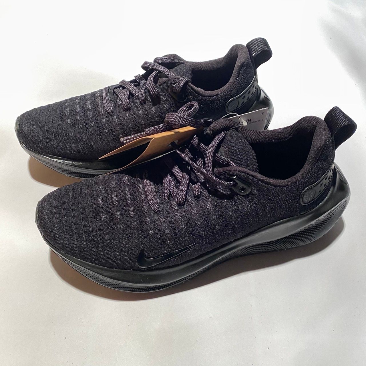 ナイキ ウィメンズ インフィニティラン4 "ブラック/アンスラサイト"