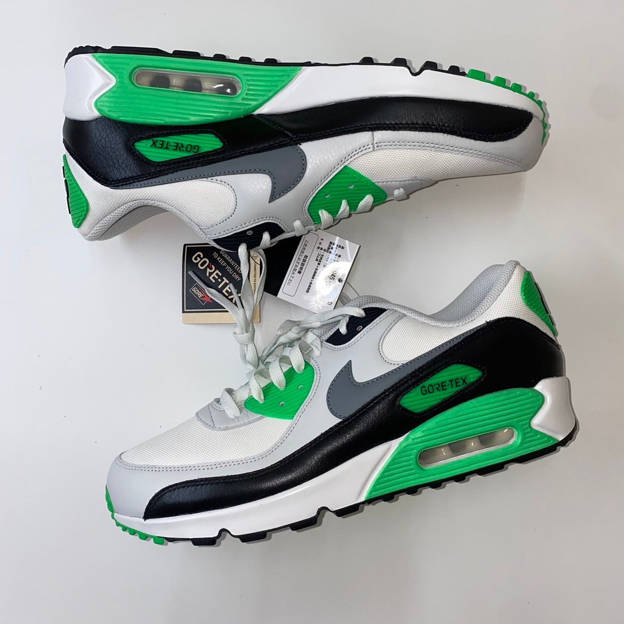 Nike Air Max 90 GORE-TEX "Summit White/Photo Dust/Black/Cool Gray"