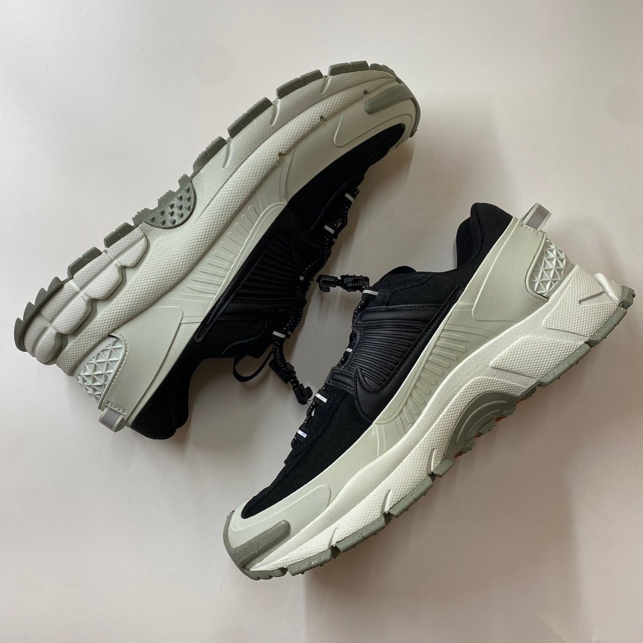 Nike Zoom Vomero 5 Roam "Black/Light Silver"