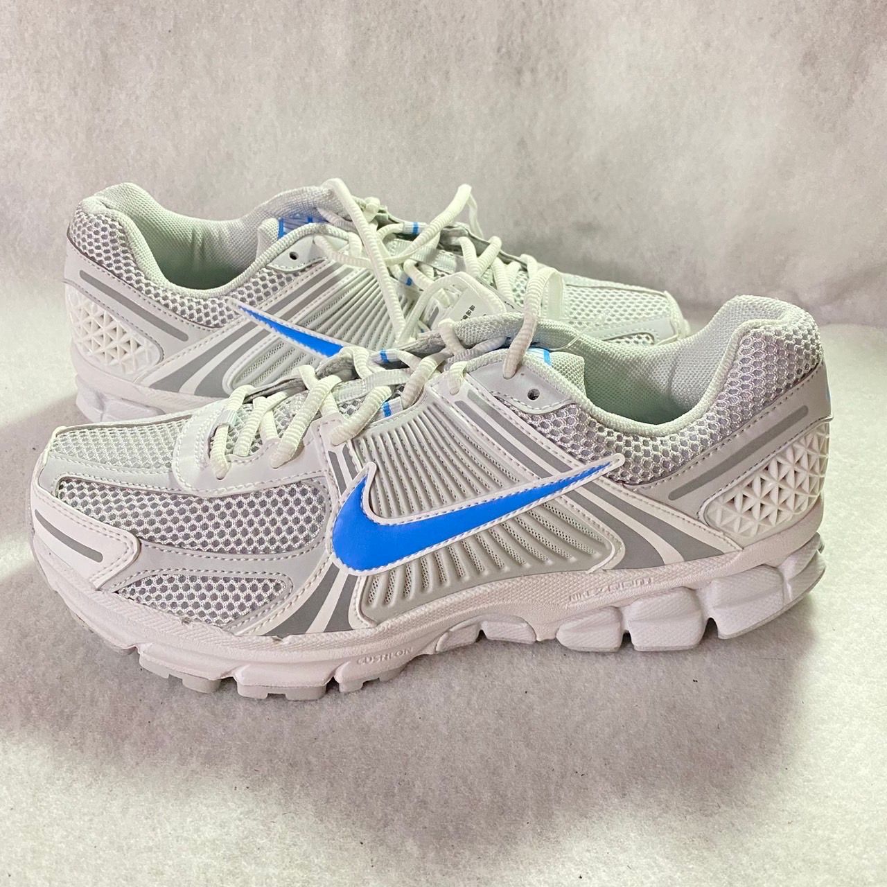 Nike Zoom Vomero 5 "Photon Dust and University Blue"