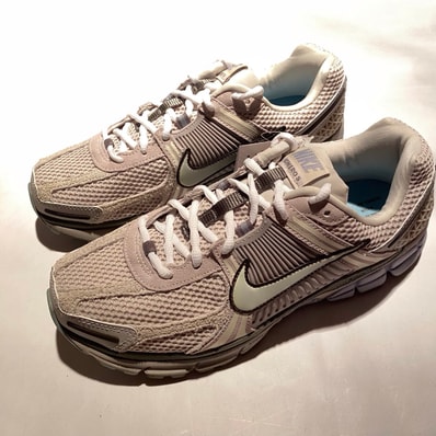Nike Zoom Vomero 5 SE "Light Ore Wood Brown/Dark Stucco/Light Pumice"