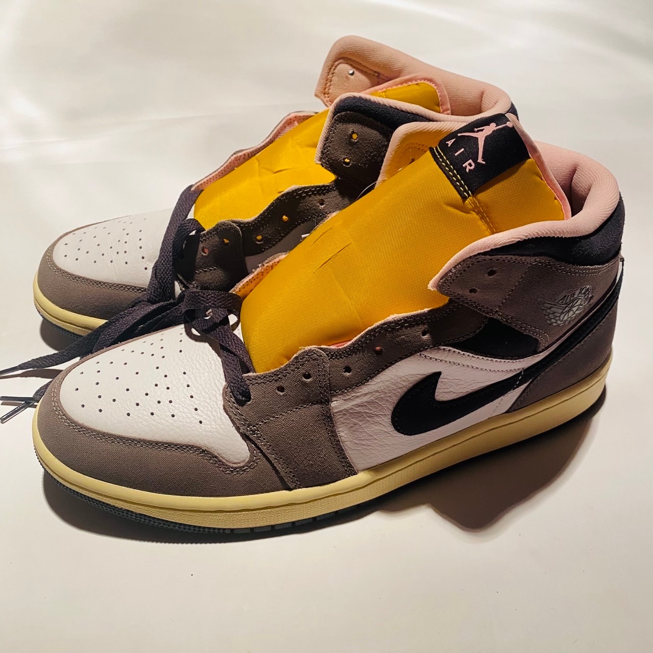 Nike Air Jordan 1 Mid "Cave Stone"