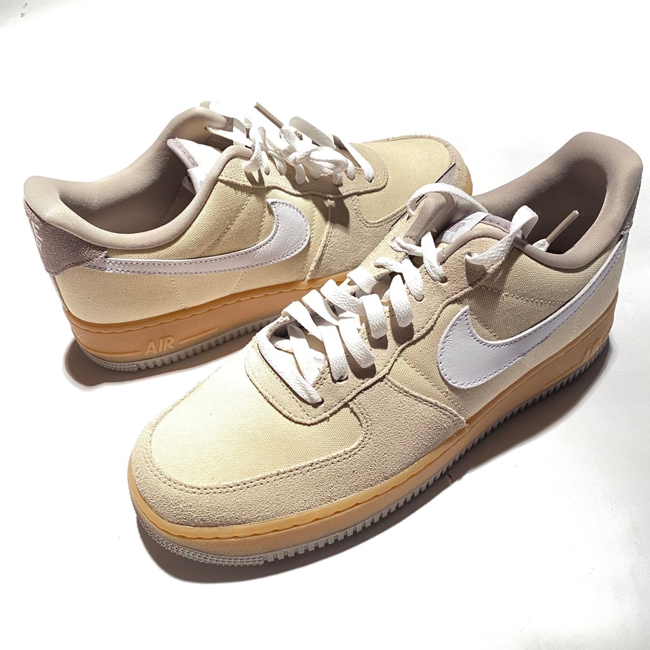 Nike Women's Air Force 1 ’07 "Light Khaki/Gum Yellow/College Grey/White"