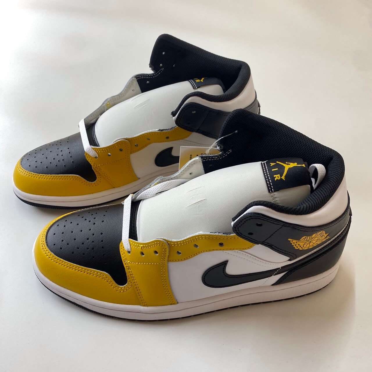Nike Air Jordan 1 Mid "Yellow Ochre"