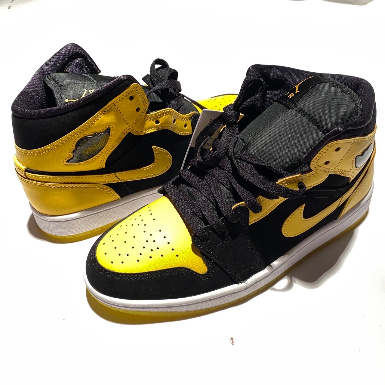 Nike Air Jordan 1 Mid SE "New Love" (2025)