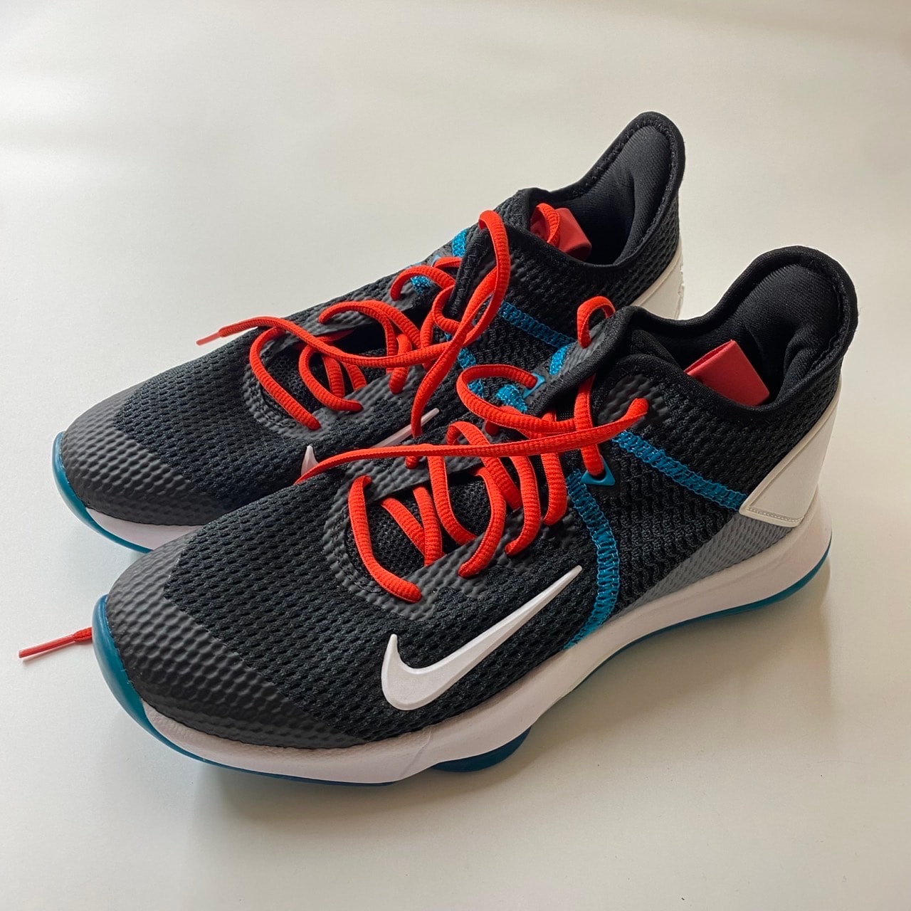 Nike LeBron Witness 4 "Red Carpet"