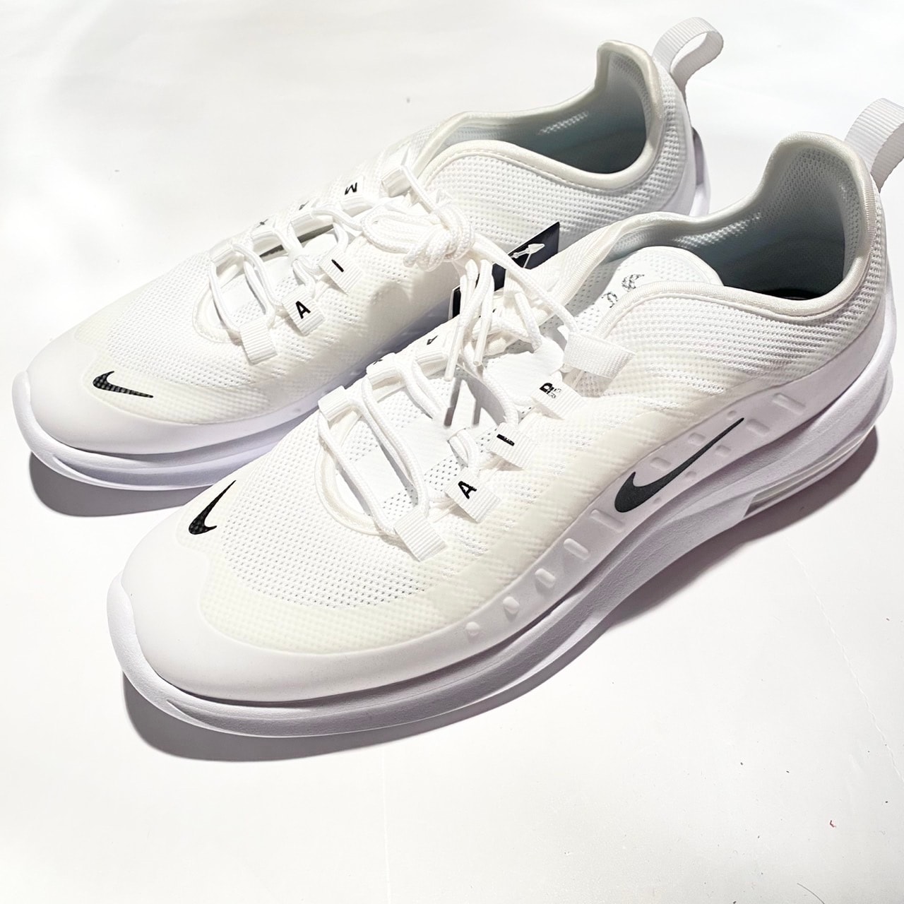 Nike Air Max Axis "White/Black"